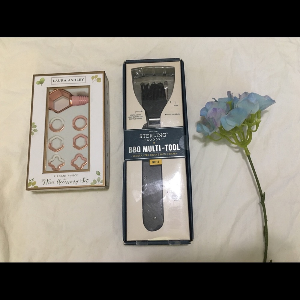 Bbq multi-tool and wine accessory set